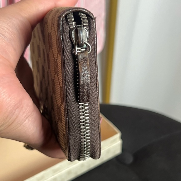 EUC Authentic Gucci monogram zippy wallet ❤️ - Picture 6 of 15
